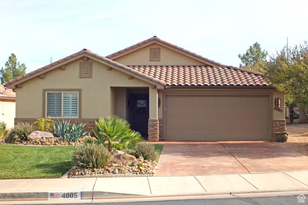 Photo of 4005 S CARISA DR, Saint George, UT 84790 (MLS # 2118909)