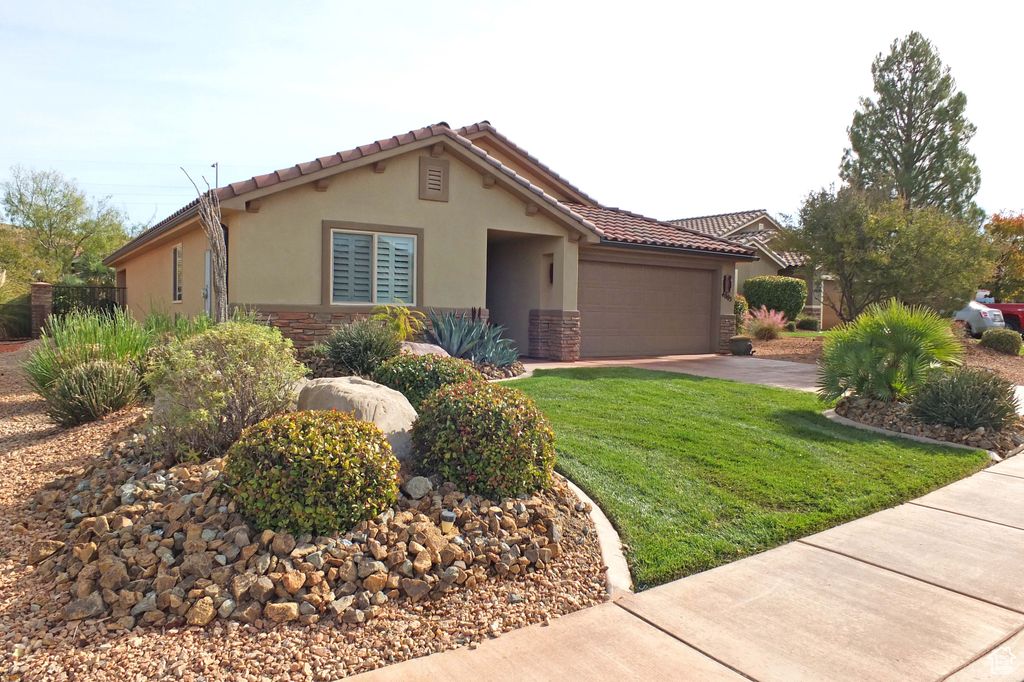 Photo of 4005 S CARISA DR, Saint George, UT 84790 (MLS # 2118909)