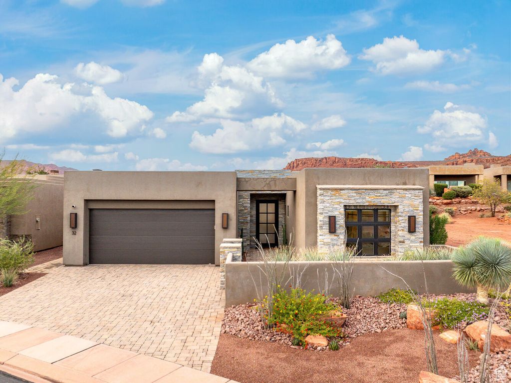 Photo of 2085 N TUWEAP DR #32, Saint George, UT 84770 (MLS # 2118236)