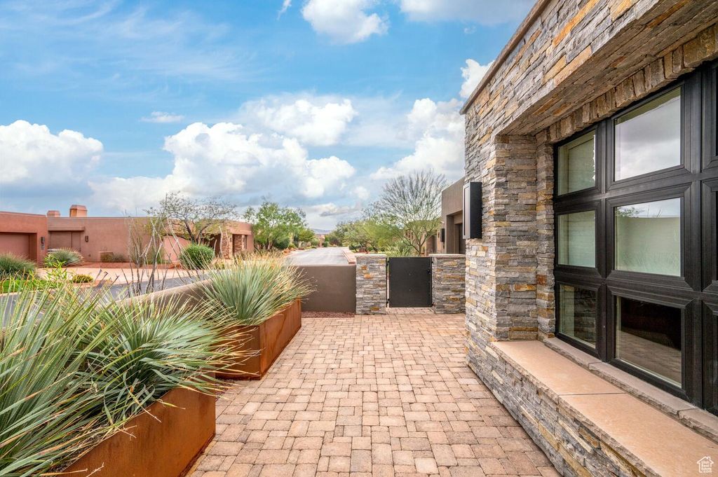Photo of 2085 N TUWEAP DR #32, Saint George, UT 84770 (MLS # 2118236)