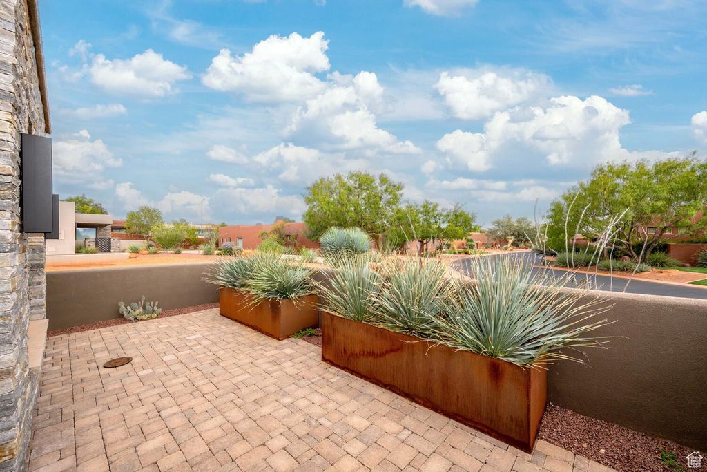 Photo of 2085 N TUWEAP DR #32, Saint George, UT 84770 (MLS # 2118236)
