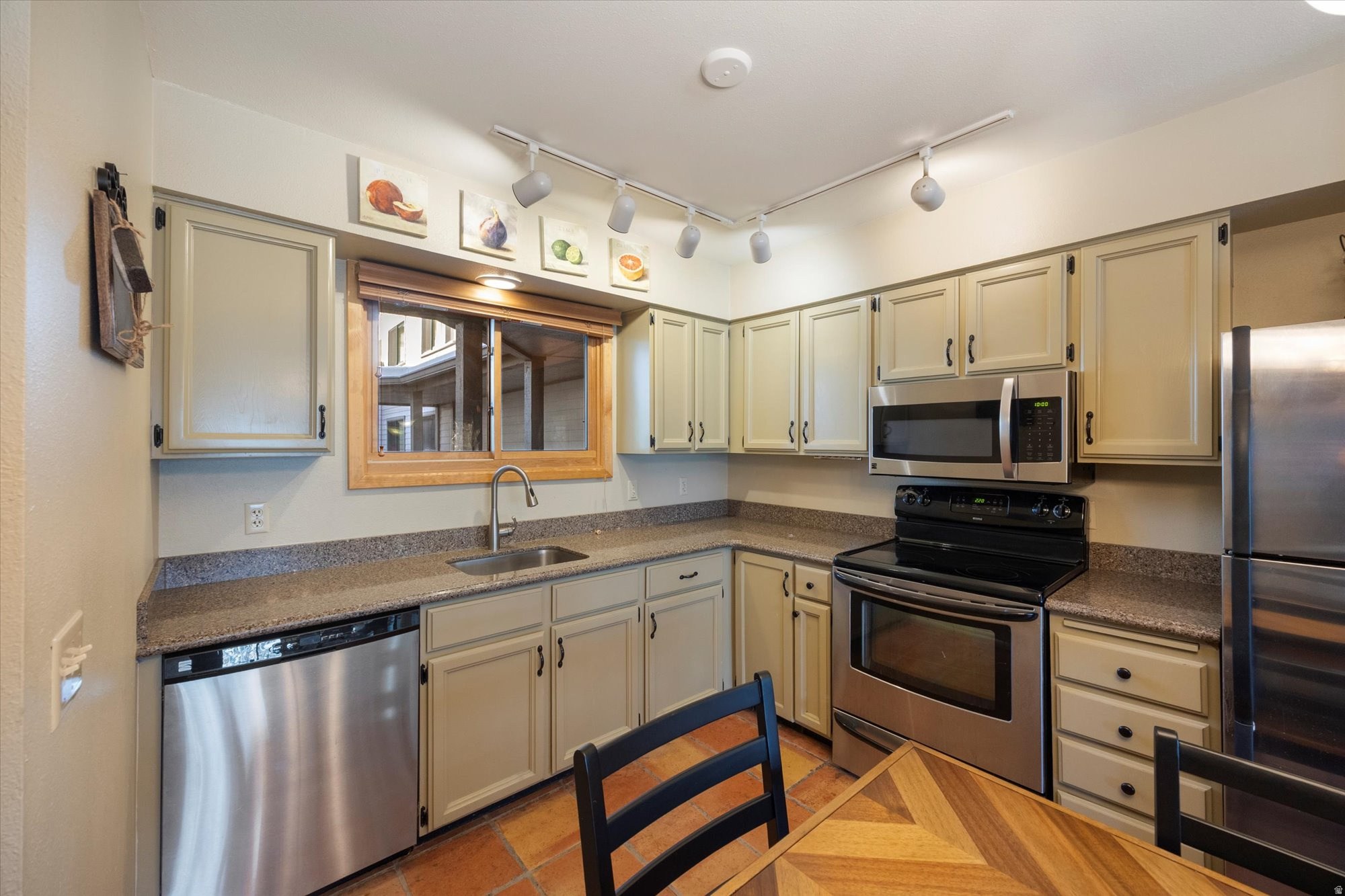 SNOW FLOWER - Residential