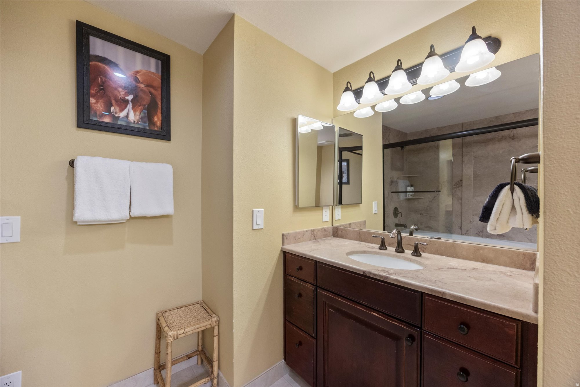 SNOW FLOWER - Residential