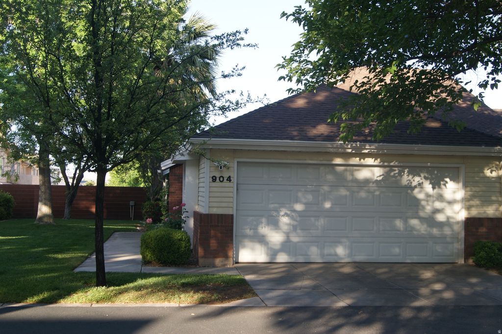 Photo of 845 N VALLEY DR #904, Saint George, UT 84770 (MLS # 2153616)