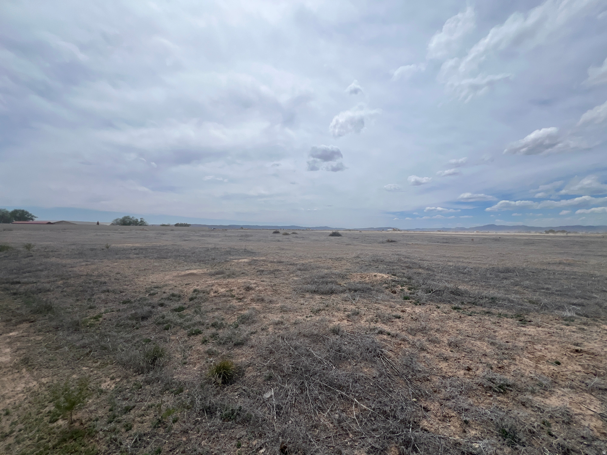ESCALANTE VALLEY - Land