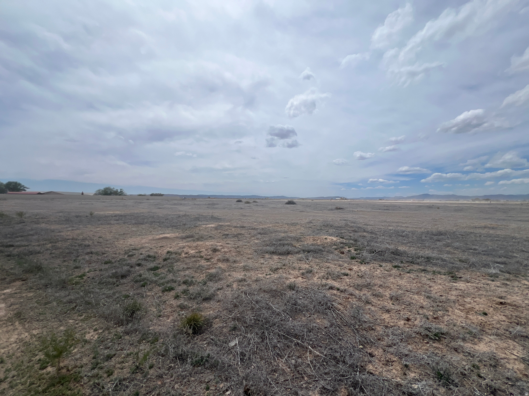 ESCALANTE VALLEY - Land