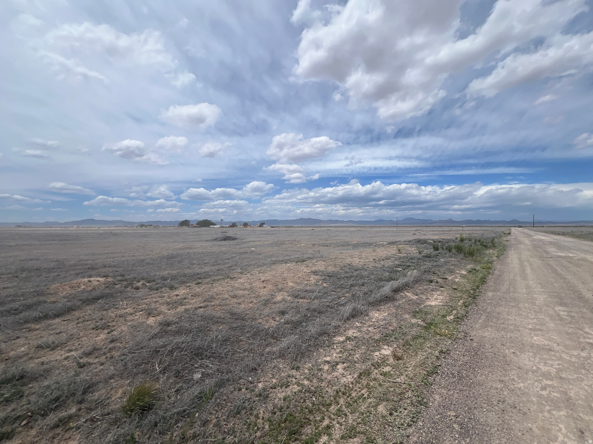 ESCALANTE VALLEY - Land