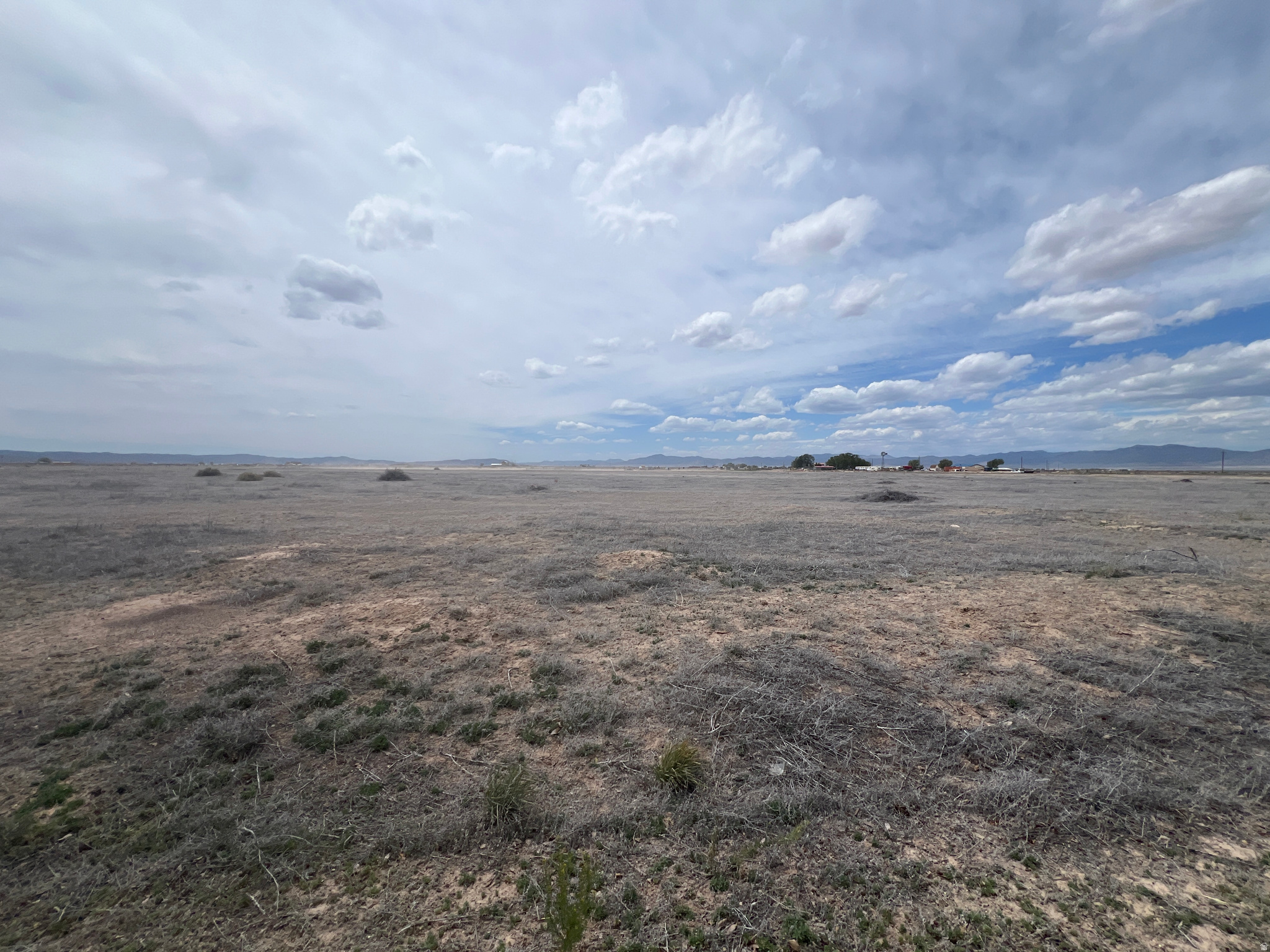 ESCALANTE VALLEY - Land