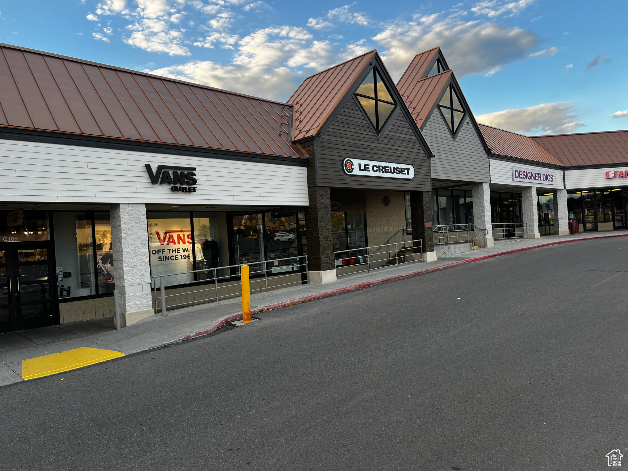 SAMAK COUNTRY ESTATES - Commercial Lease