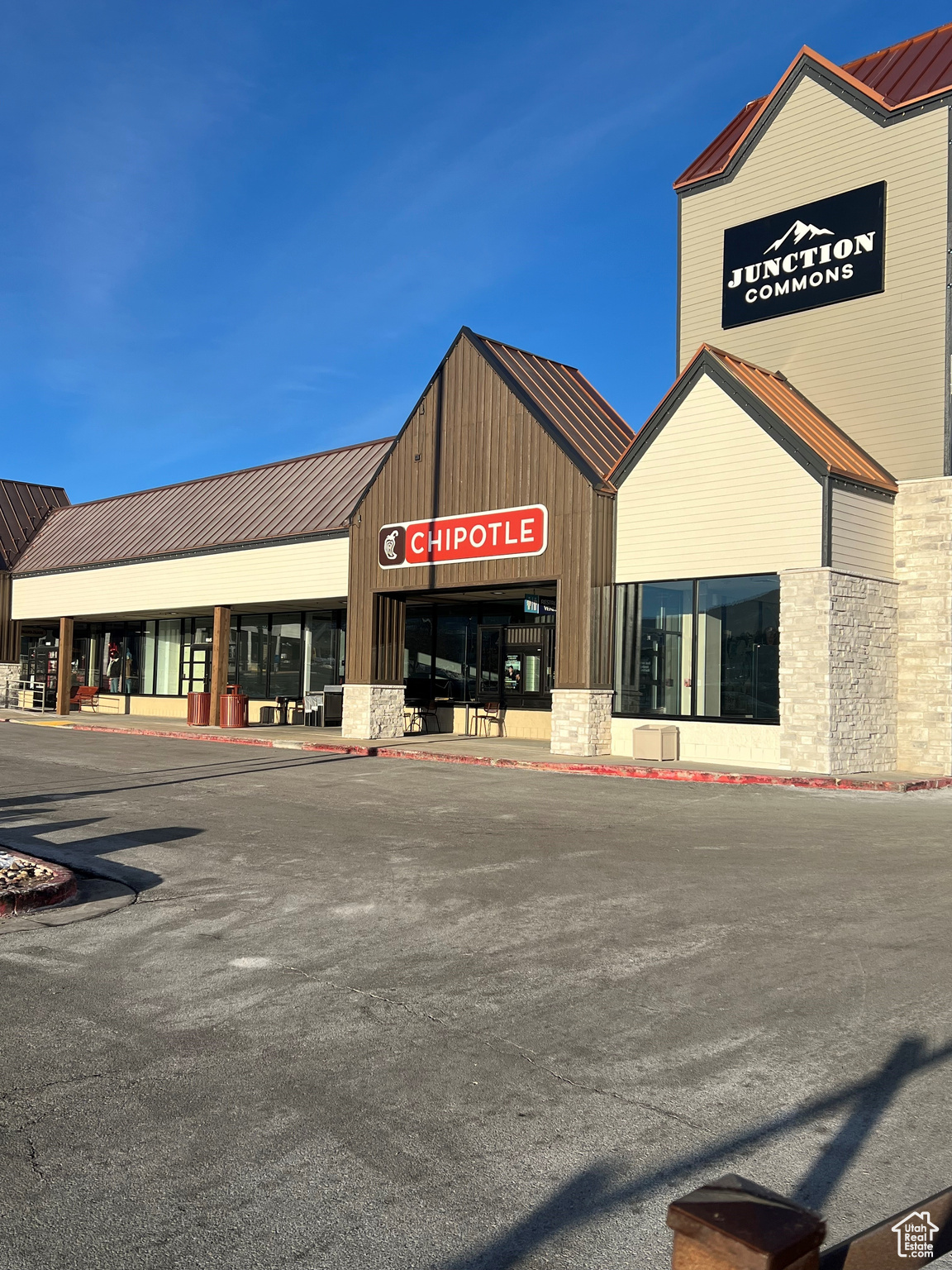 SAMAK COUNTRY ESTATES - Commercial Lease