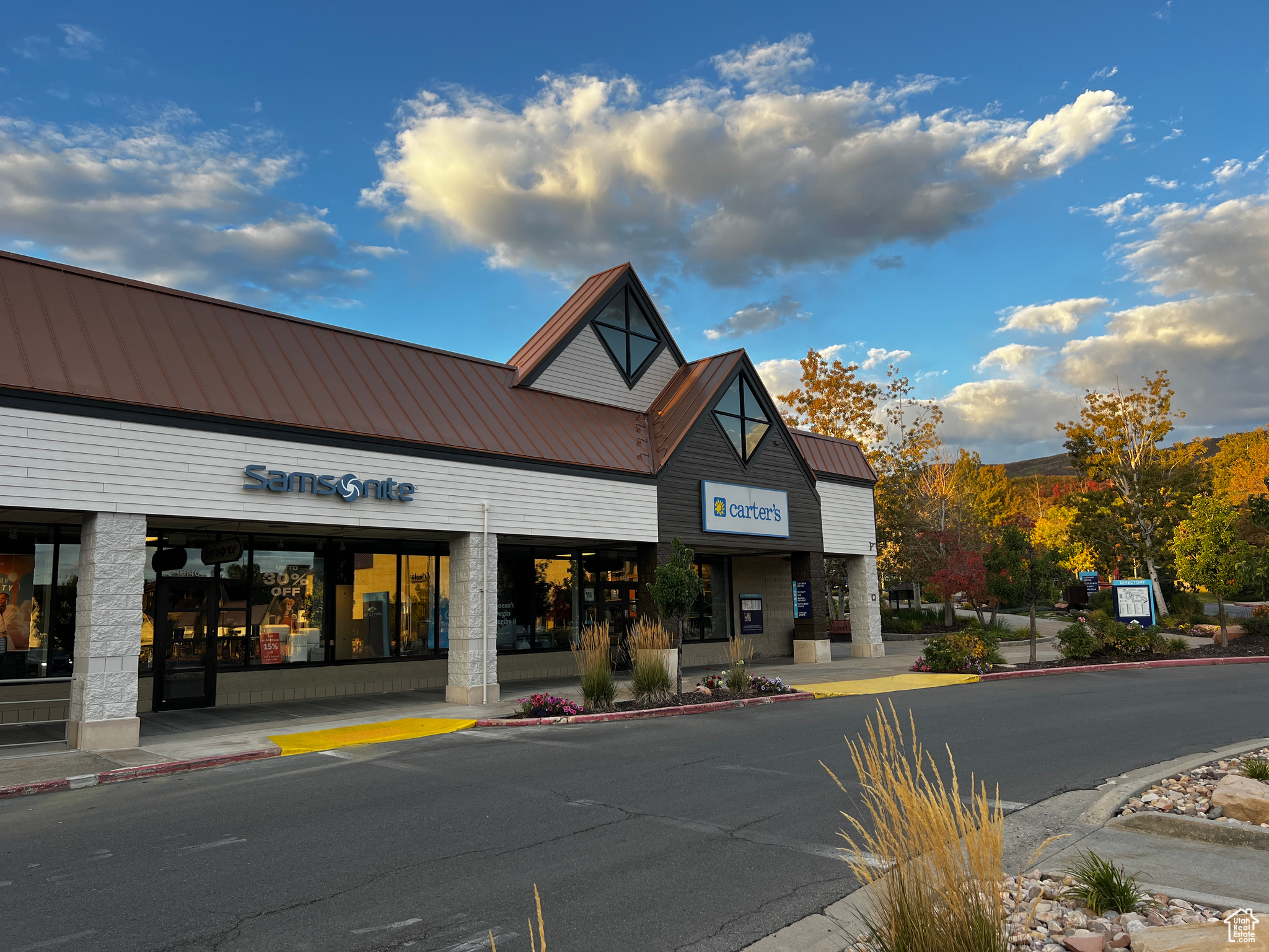 SAMAK COUNTRY ESTATES - Commercial Lease