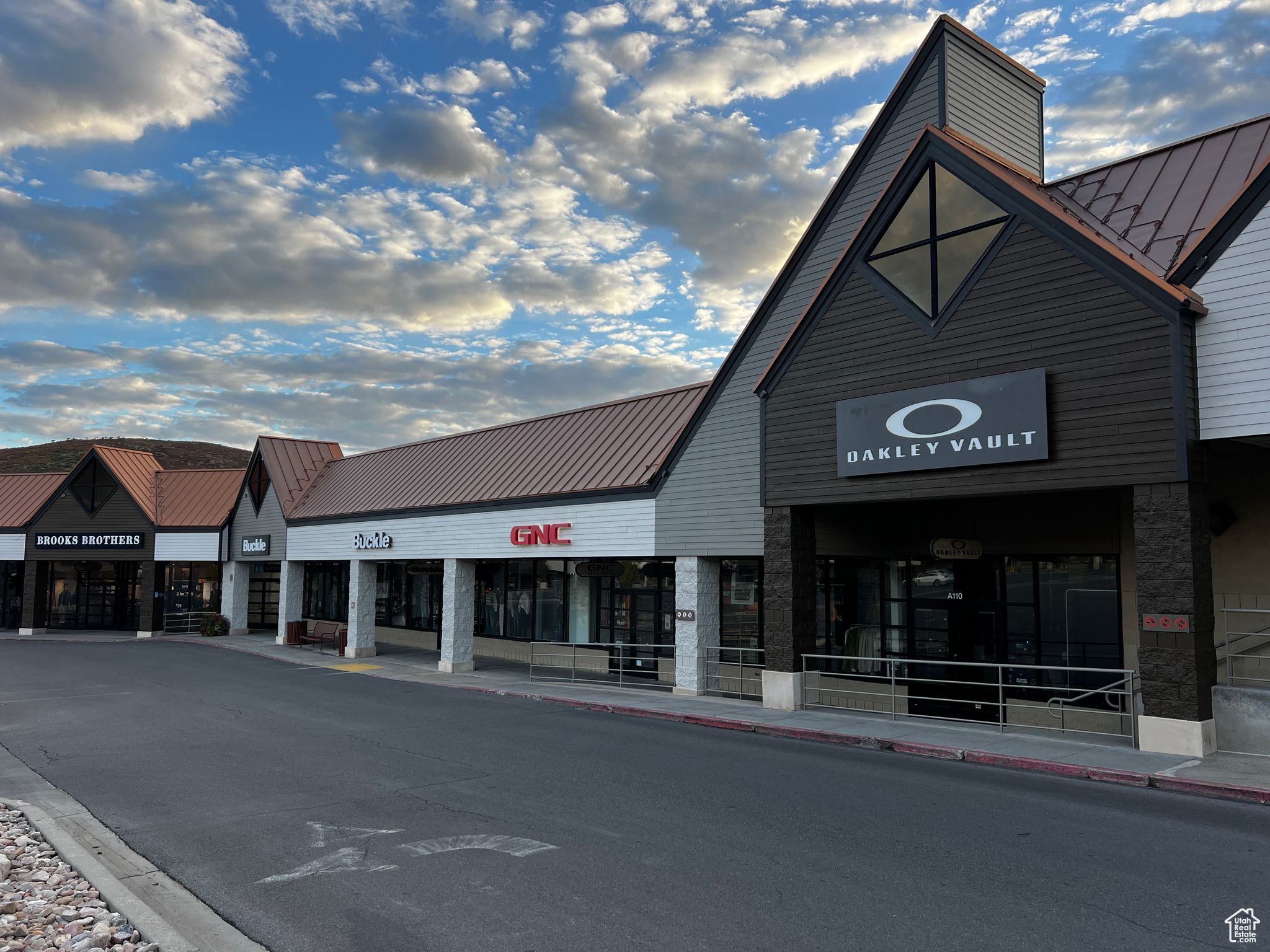 SAMAK COUNTRY ESTATES - Commercial Lease