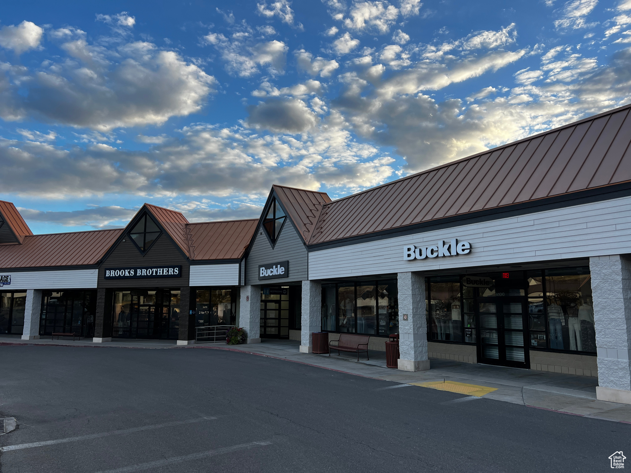 SAMAK COUNTRY ESTATES - Commercial Lease