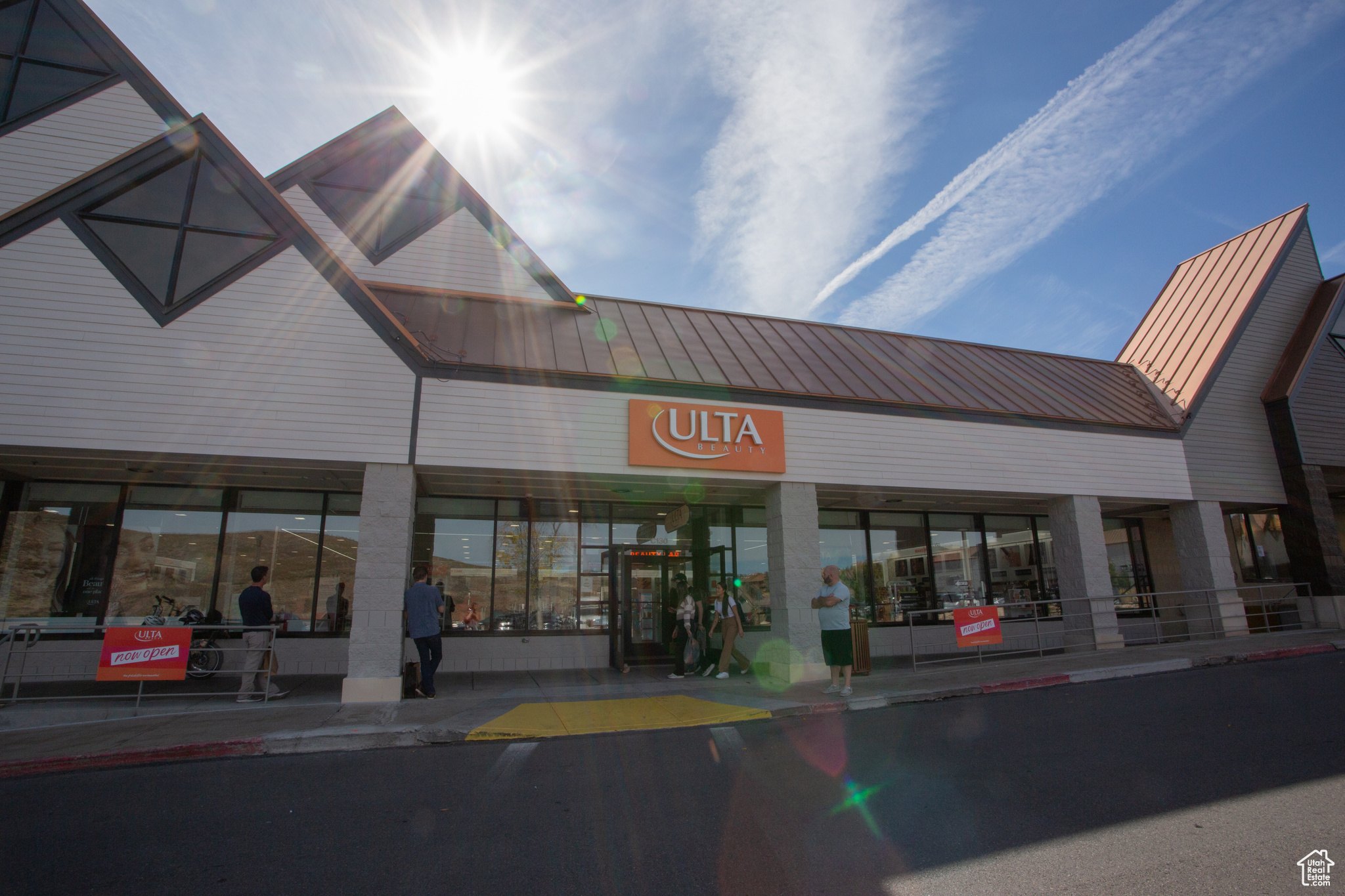 SAMAK COUNTRY ESTATES - Commercial Lease