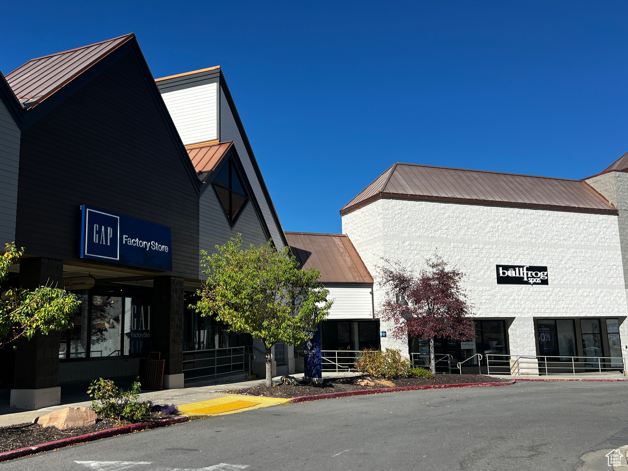 SAMAK COUNTRY ESTATES - Commercial Lease