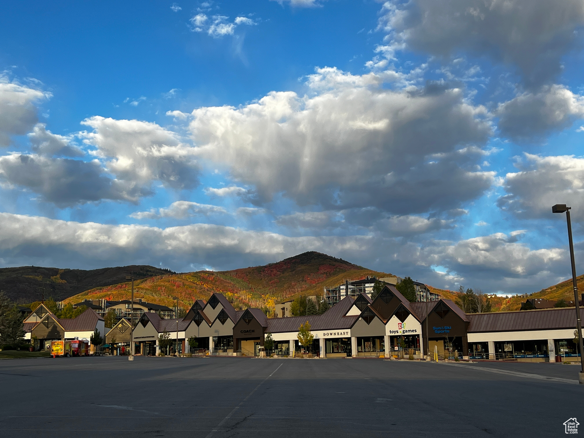 SAMAK COUNTRY ESTATES - Commercial Lease