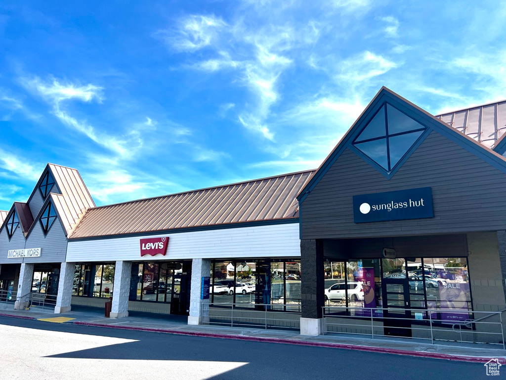 SAMAK COUNTRY ESTATES - Commercial Lease