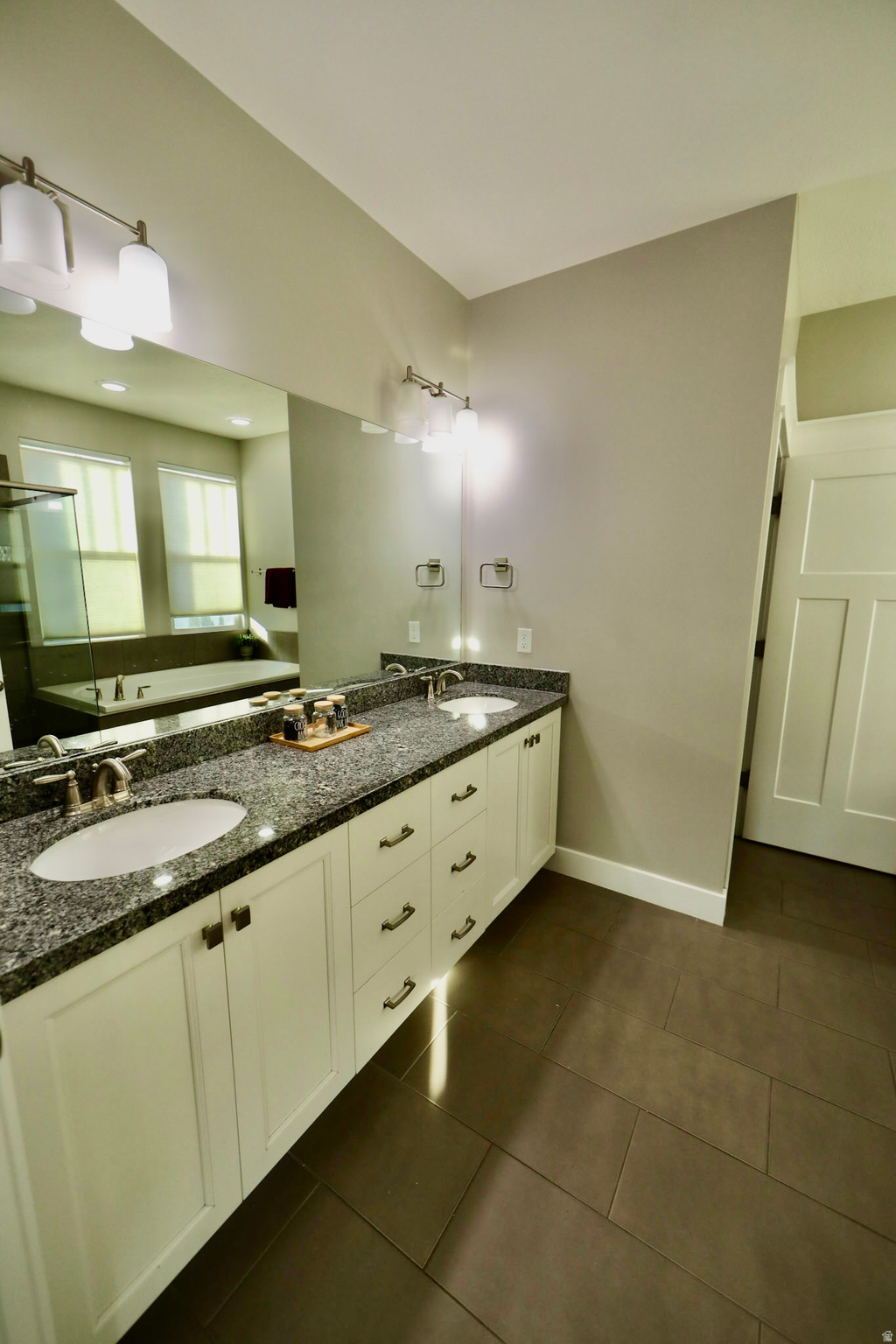 KENNECOTT DAYBREAK, LAKE VLG - Residential