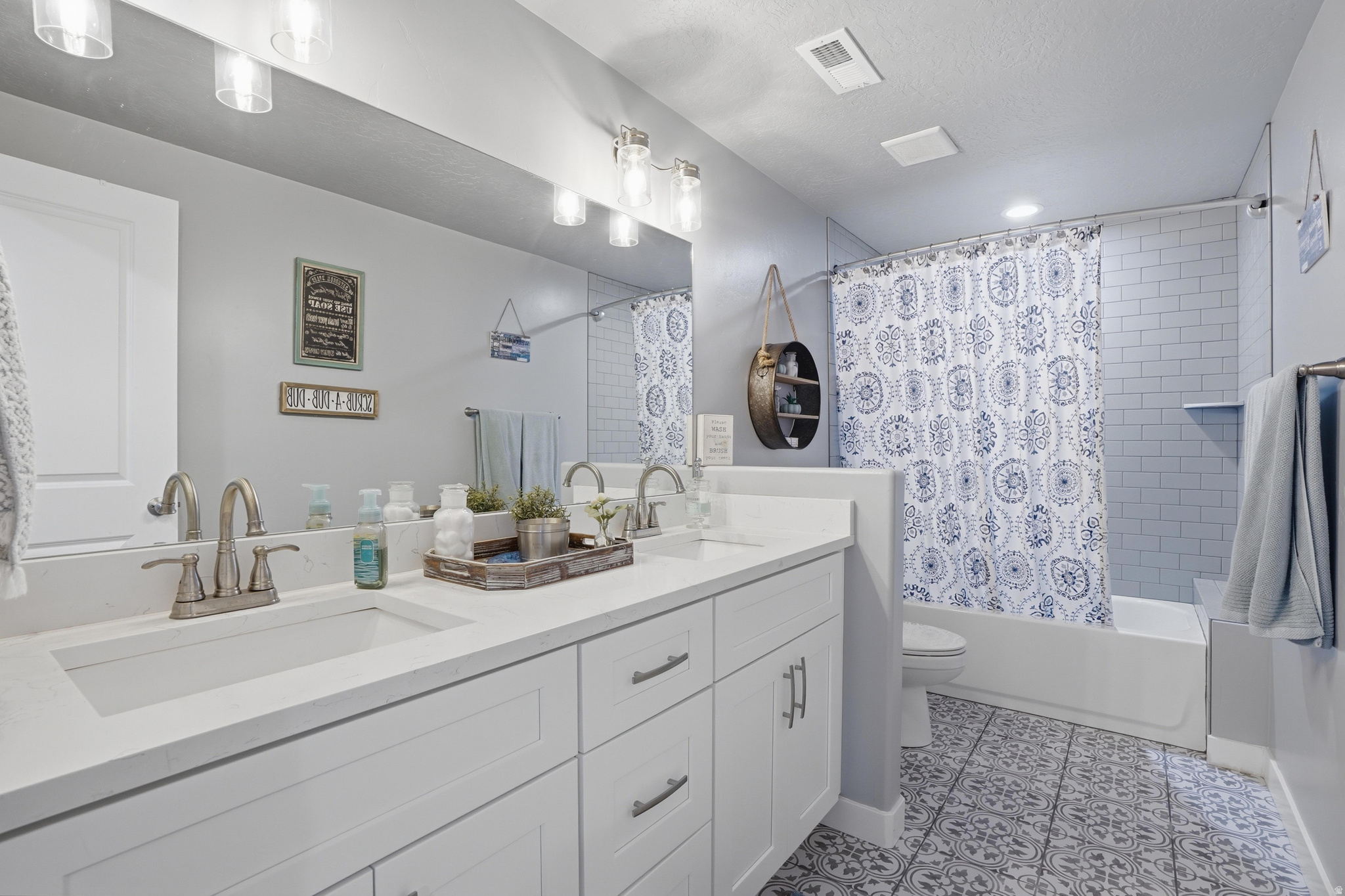 LEGACY FARMS - Residential