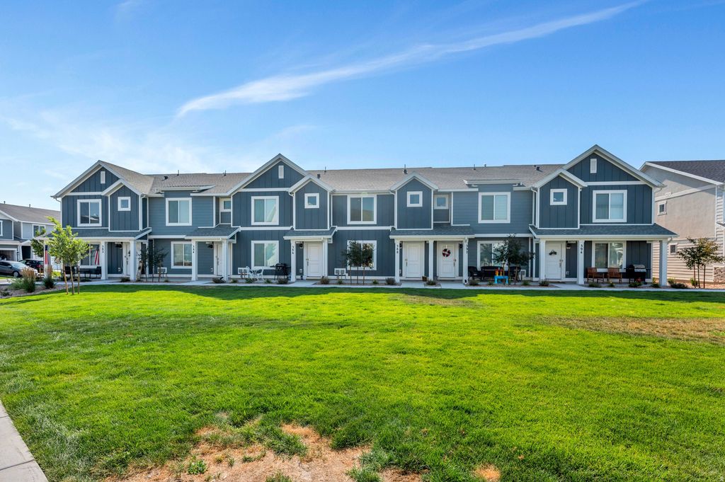 Photo of 388 N REGATTA LN, Saratoga Springs, UT 84045 (MLS # 2142471)