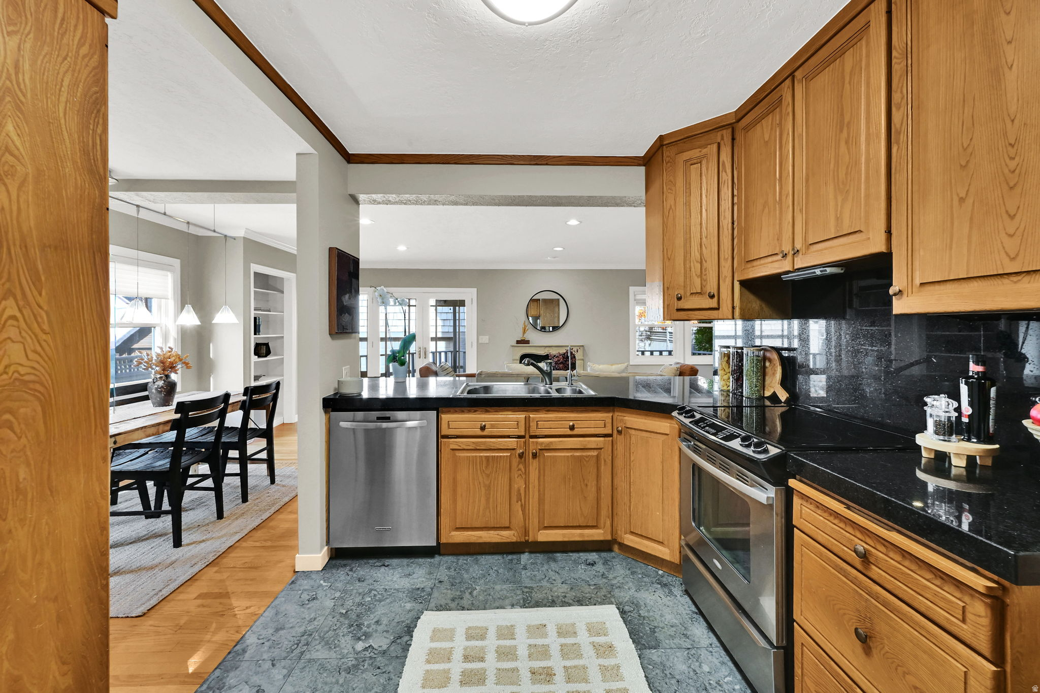 YALECREST - Residential