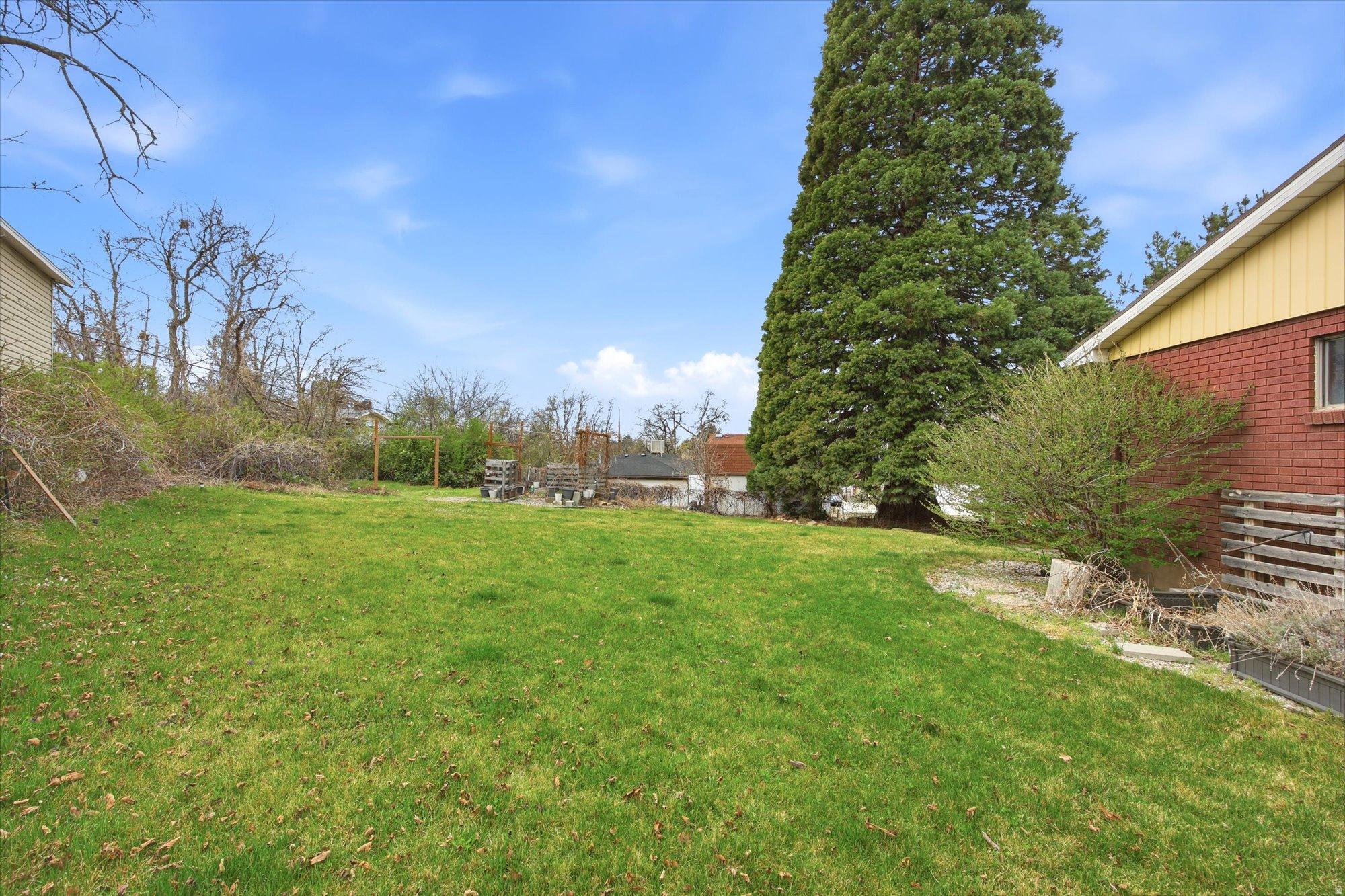 OAK HILLS - Residential