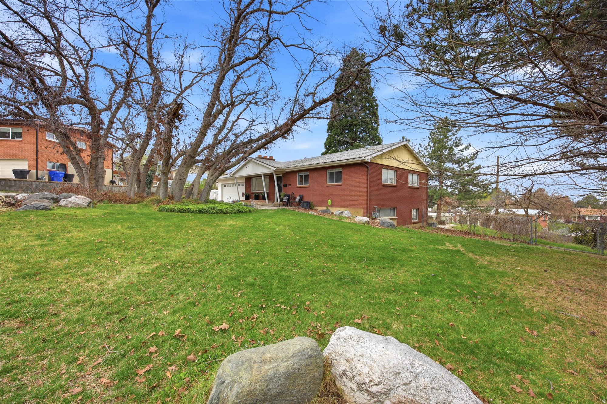 OAK HILLS - Residential