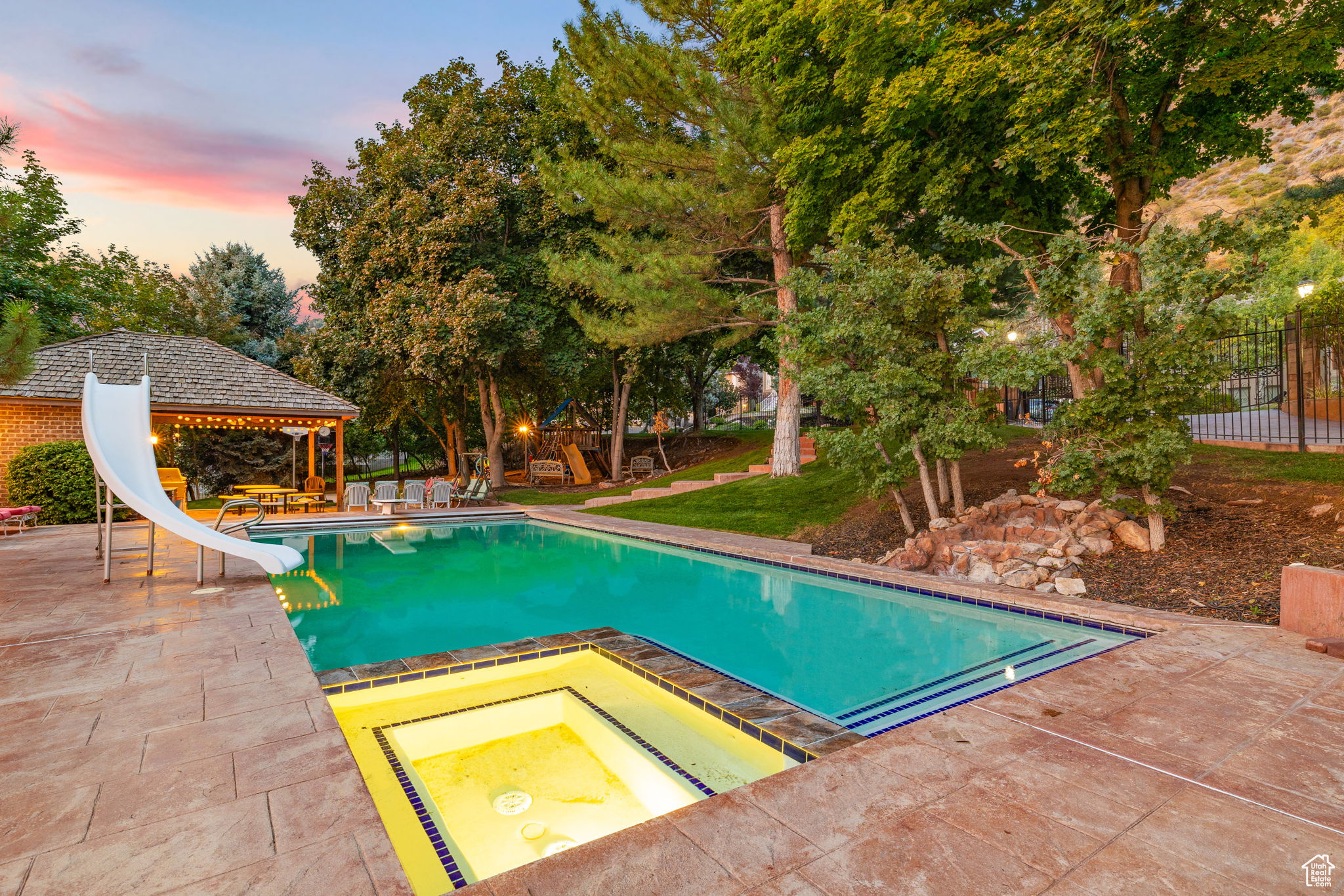 SHERWOOD HILLS - Residential