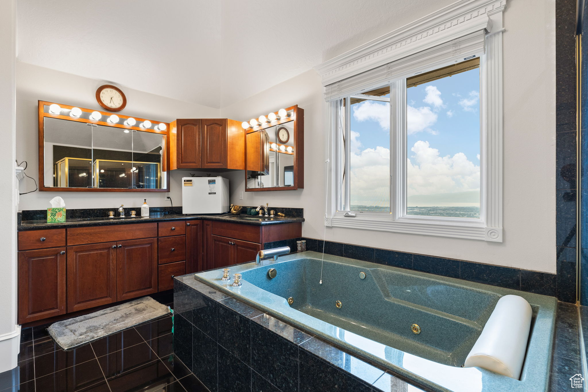 SHERWOOD HILLS - Residential