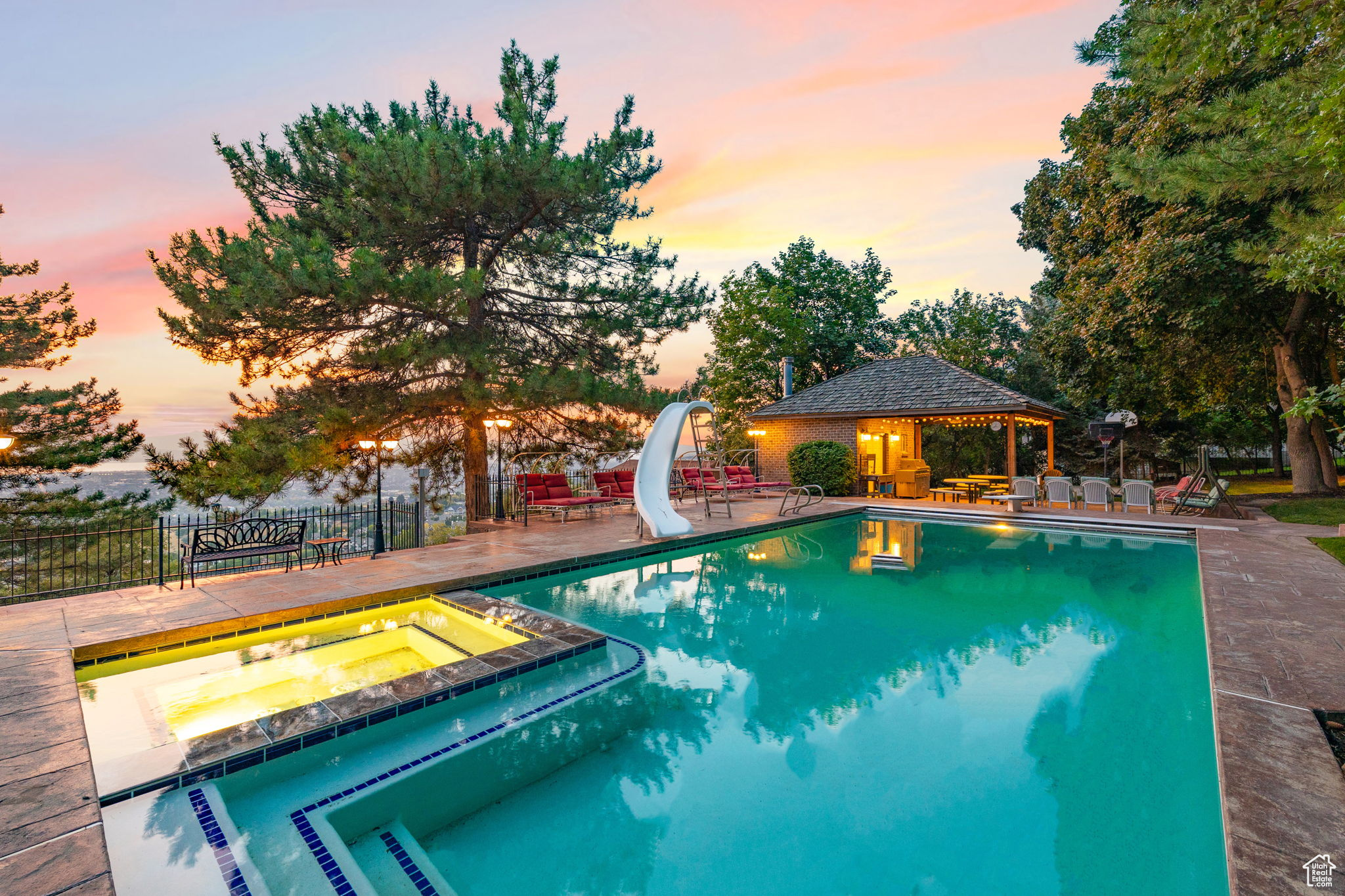 SHERWOOD HILLS - Residential