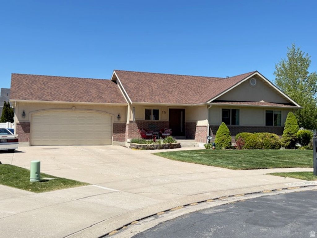 Photo of 775 E GREEN FIELD CIR S, River Heights, UT 84321 (MLS # 2156025)