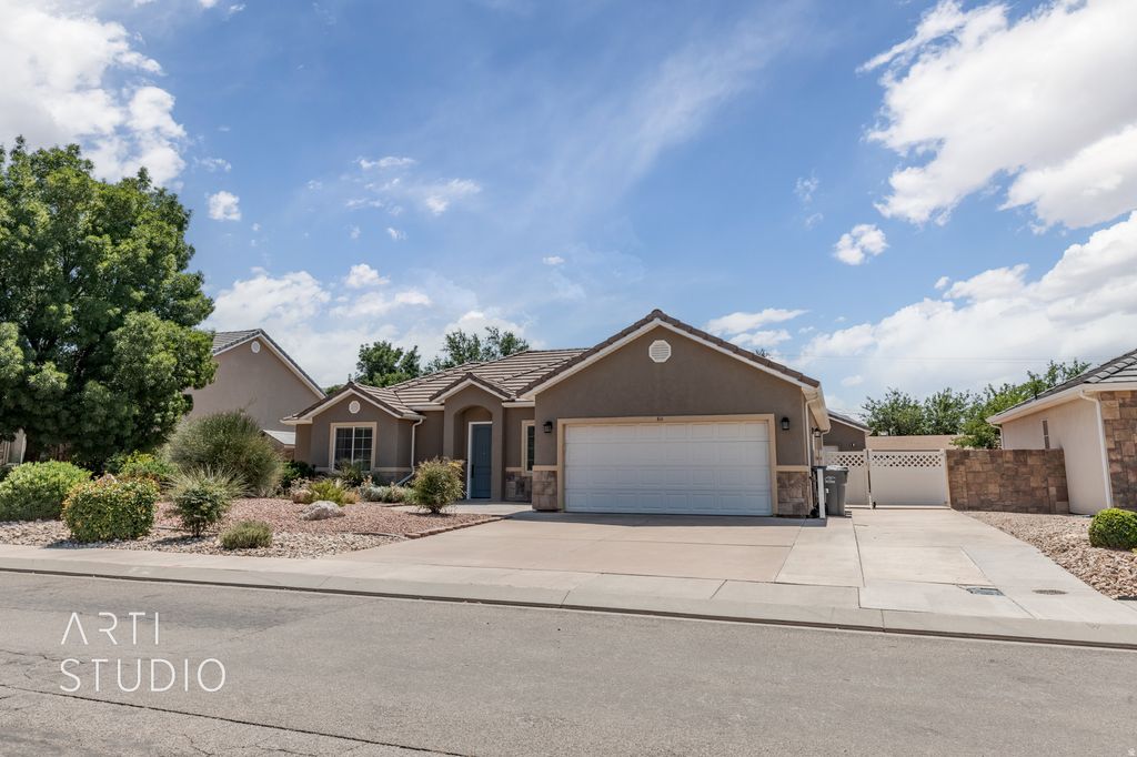 Photo of 611 W 375 S, Hurricane, UT 84737 (MLS # 2150966)