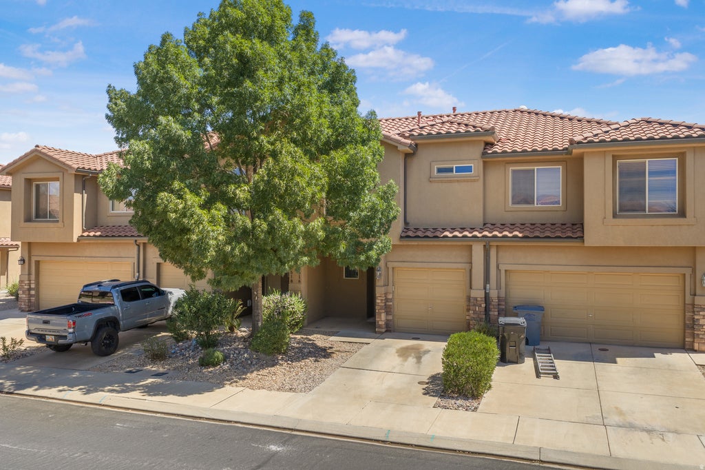 Photo of 2516 MANZONI RD, Santa Clara, UT 84765 (MLS # 2182442)