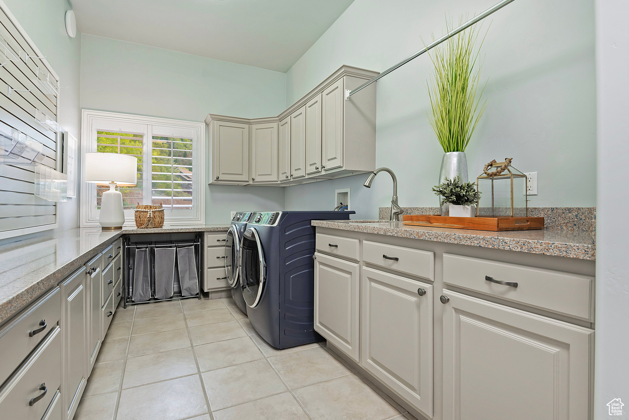 Sandy, Utah 84092, United States, 5 Bedrooms Bedrooms, ,4 BathroomsBathrooms,Residential,Active,116625