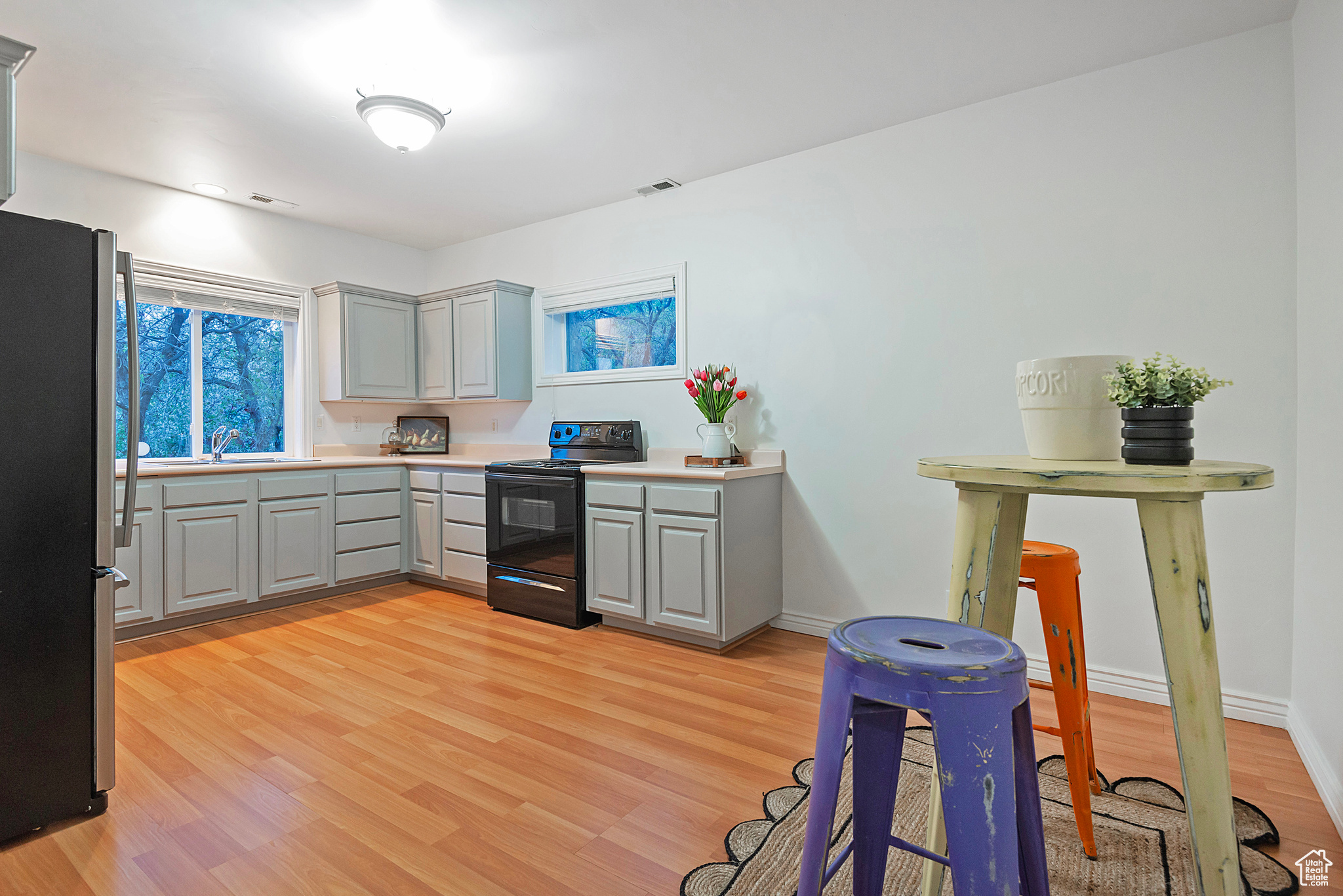 Sandy, Utah 84092, United States, 5 Bedrooms Bedrooms, ,4 BathroomsBathrooms,Residential,Active,116625