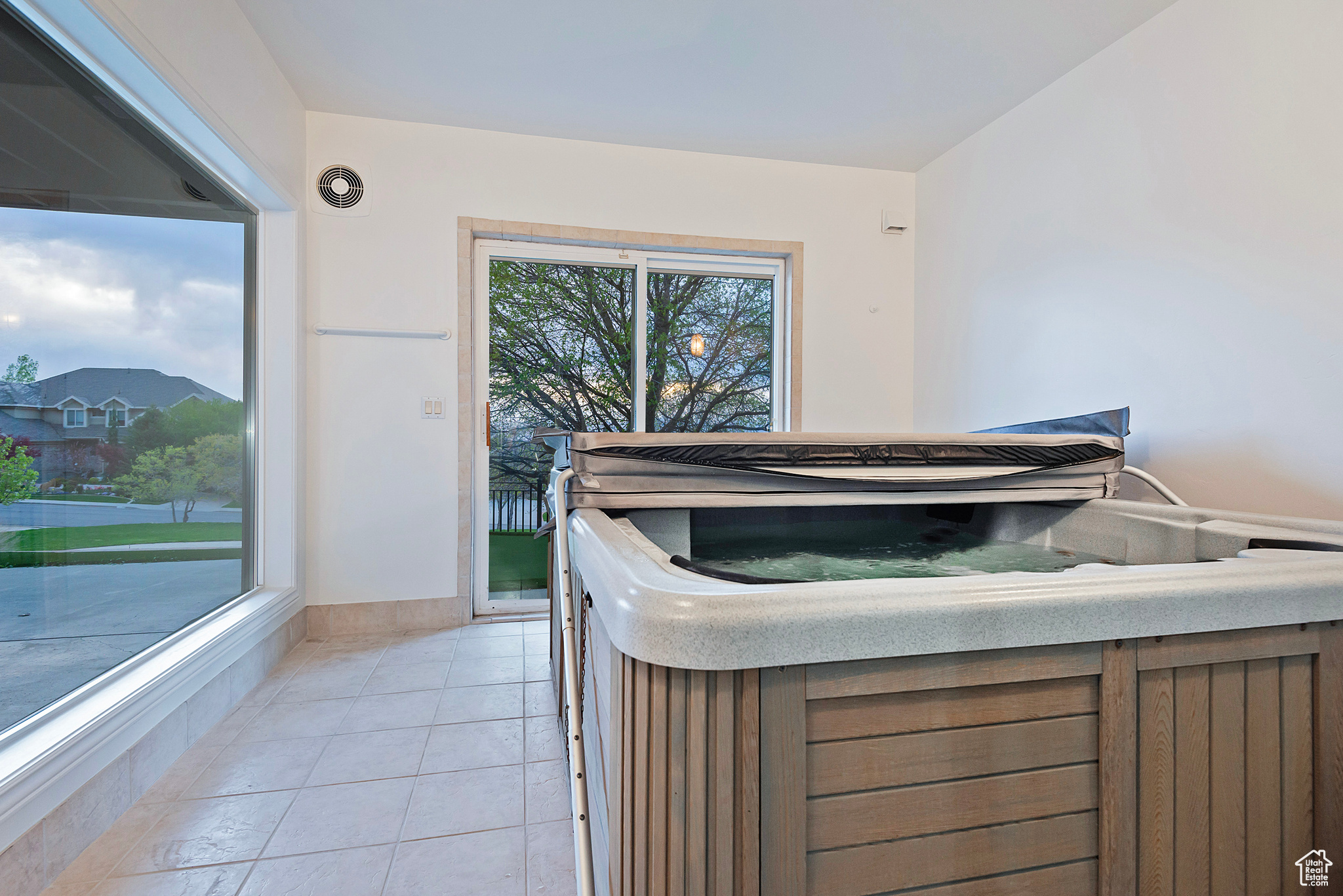 Sandy, Utah 84092, United States, 5 Bedrooms Bedrooms, ,4 BathroomsBathrooms,Residential,Active,116625