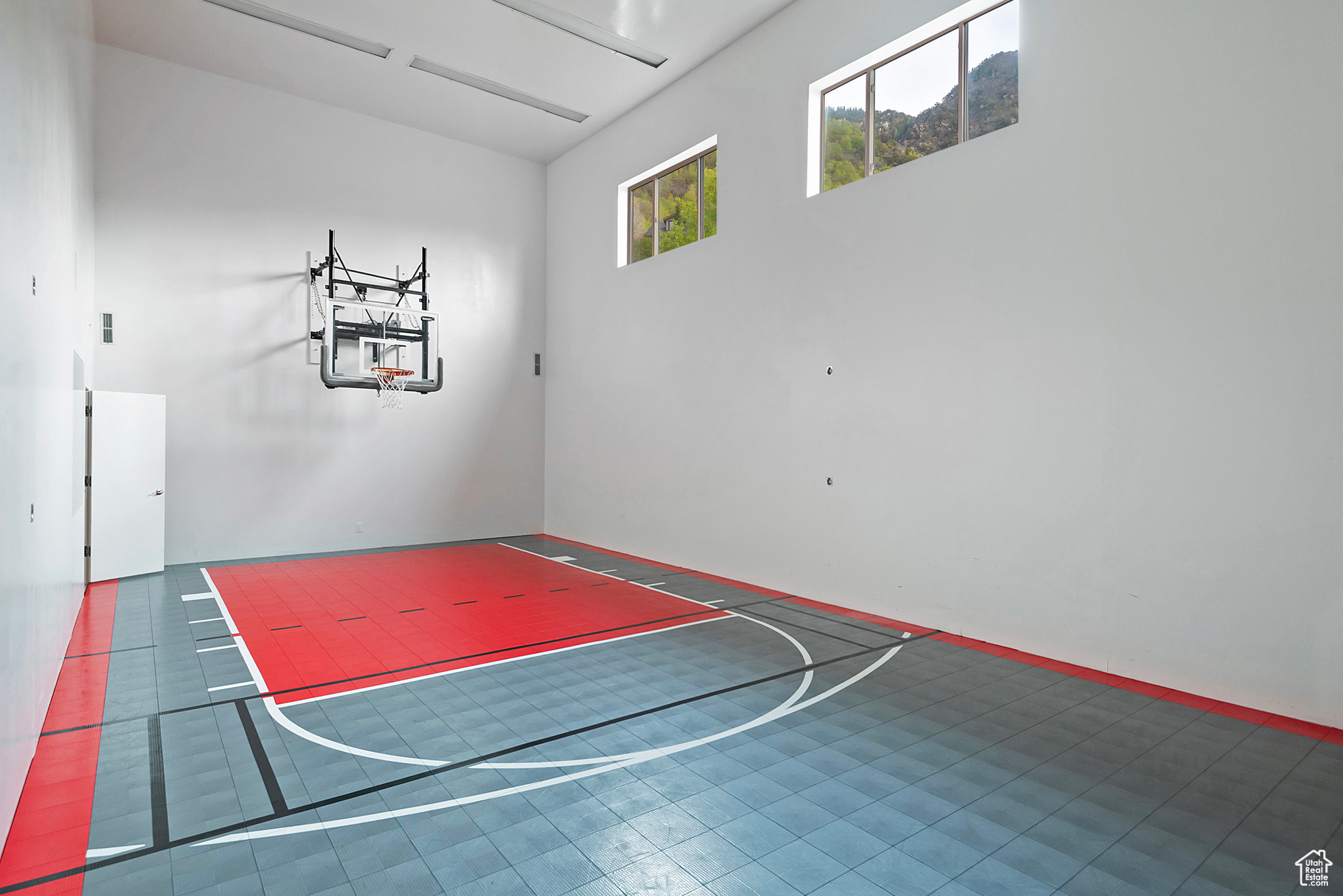 Sandy, Utah 84092, United States, 5 Bedrooms Bedrooms, ,4 BathroomsBathrooms,Residential,Active,116625