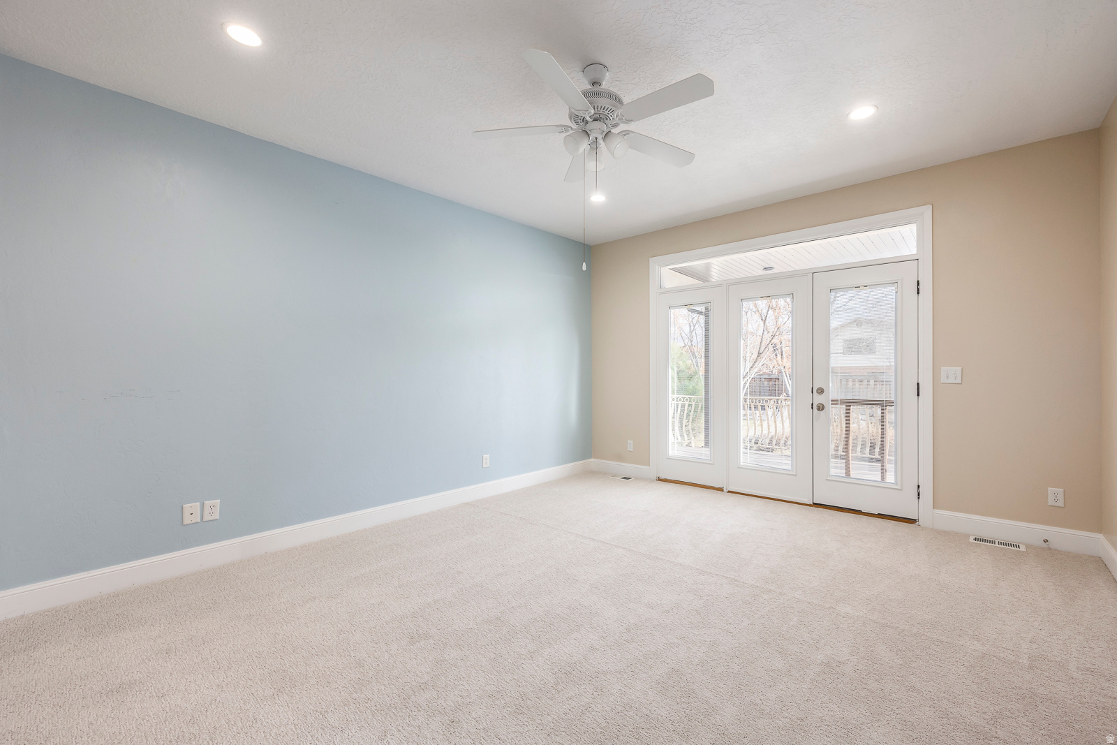 WOLF HOLLOW ESTATES - Residential