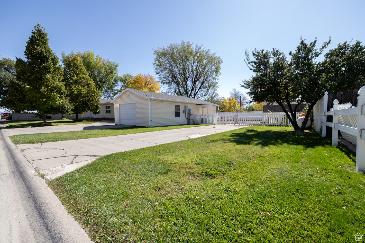 PINE MEADOWS MOBILE HOME COMMUNITY PUD - Residential
