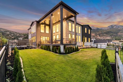 Photo of 516 E SAVANNAH CIR N, Alpine, UT 84004 (MLS # 2140165)