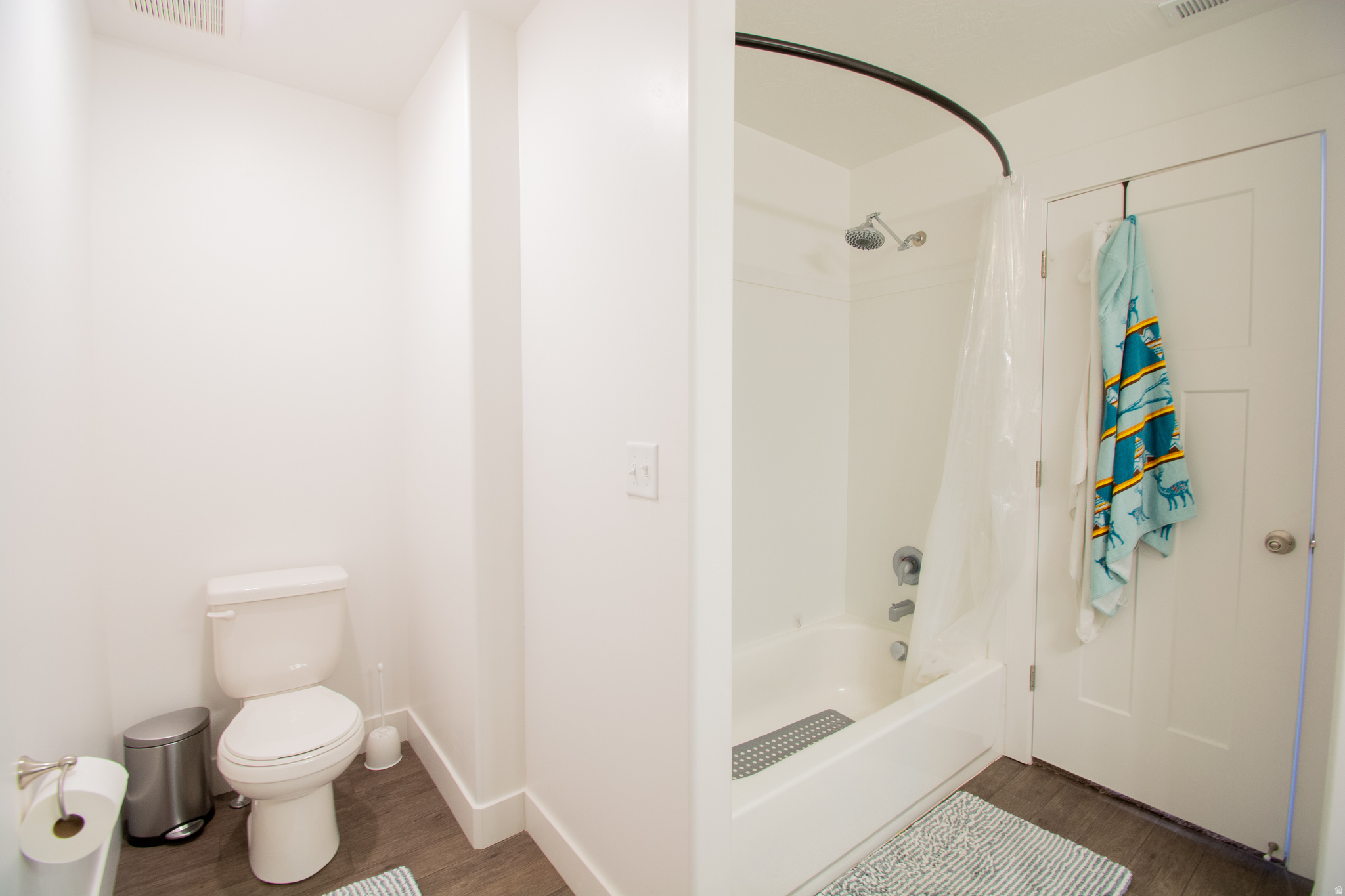 SILVERLAKE - Residential Lease