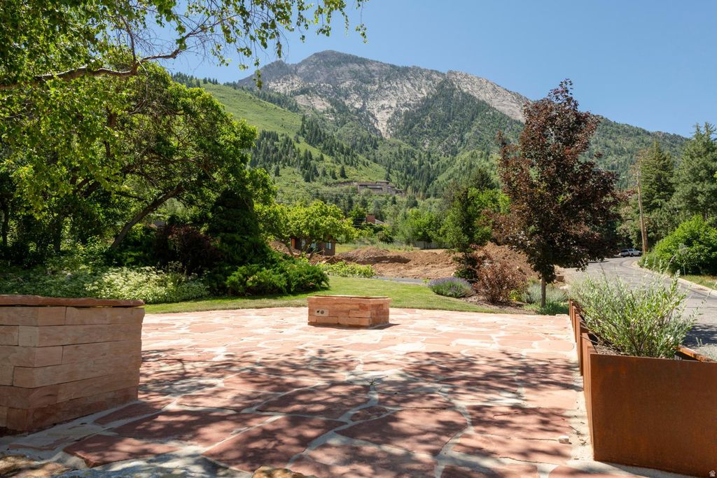 Photo of 4183 E CUMORAH DR, Salt Lake City, UT 84124 (MLS # 2166529)