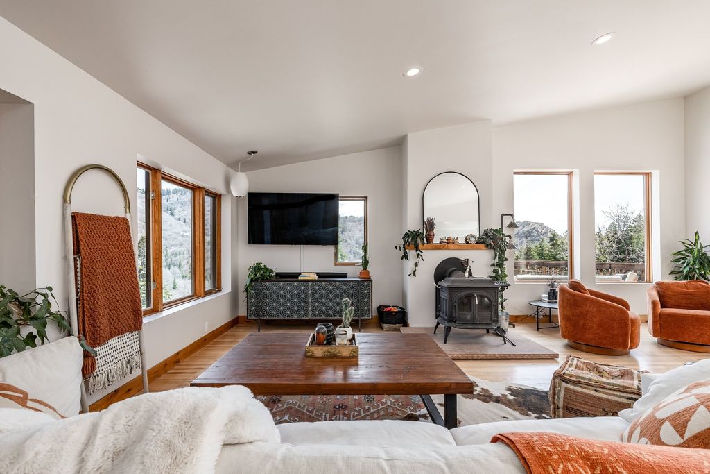 Photo of 6298 E LEFTHAND FORK LN, Emigration Canyon, UT 84108 (MLS # 2150995)