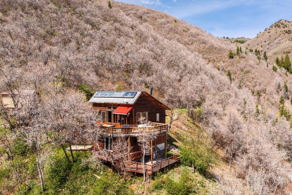 Photo of 6298 E LEFTHAND FORK LN, Emigration Canyon, UT 84108 (MLS # 2150995)