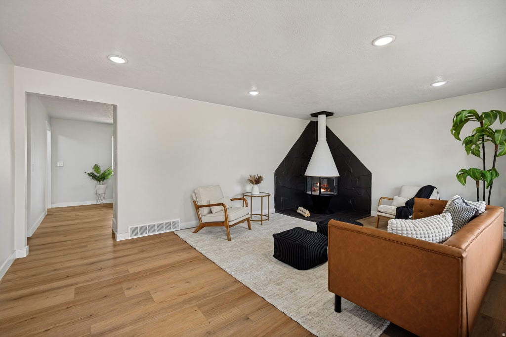 Photo of 1926 N 440 W, Layton, UT 84041 (MLS # 2182470)