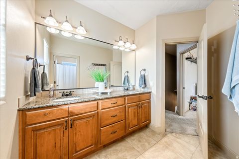 Tiny photo for 300 W 2350 S, Washington, UT 84780 (MLS # 2132916)