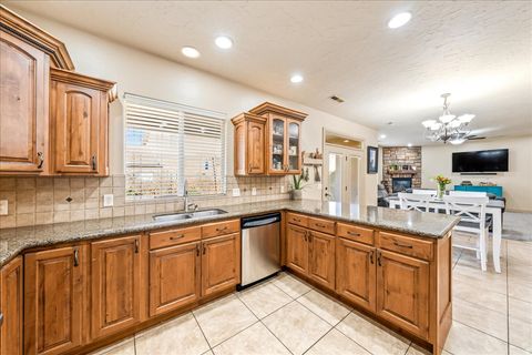 Tiny photo for 300 W 2350 S, Washington, UT 84780 (MLS # 2132916)
