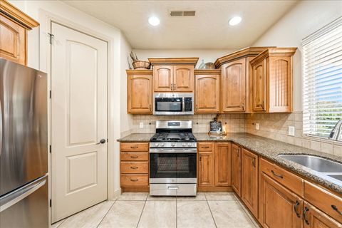 Tiny photo for 300 W 2350 S, Washington, UT 84780 (MLS # 2132916)
