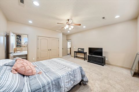 Tiny photo for 300 W 2350 S, Washington, UT 84780 (MLS # 2132916)