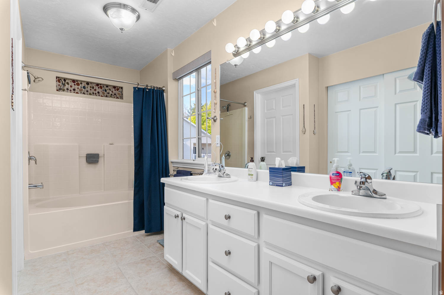 HERITAGE TOWNHOMES - Residential
